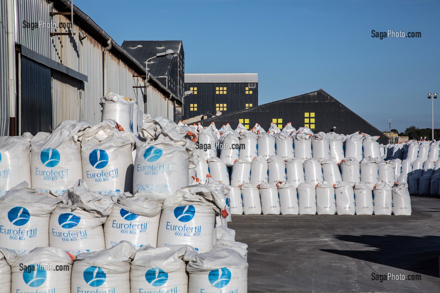 photo de USINE ET DEPOT D'ENGRAIS CHIMIQUES DE FERTILISATION, PORT DE