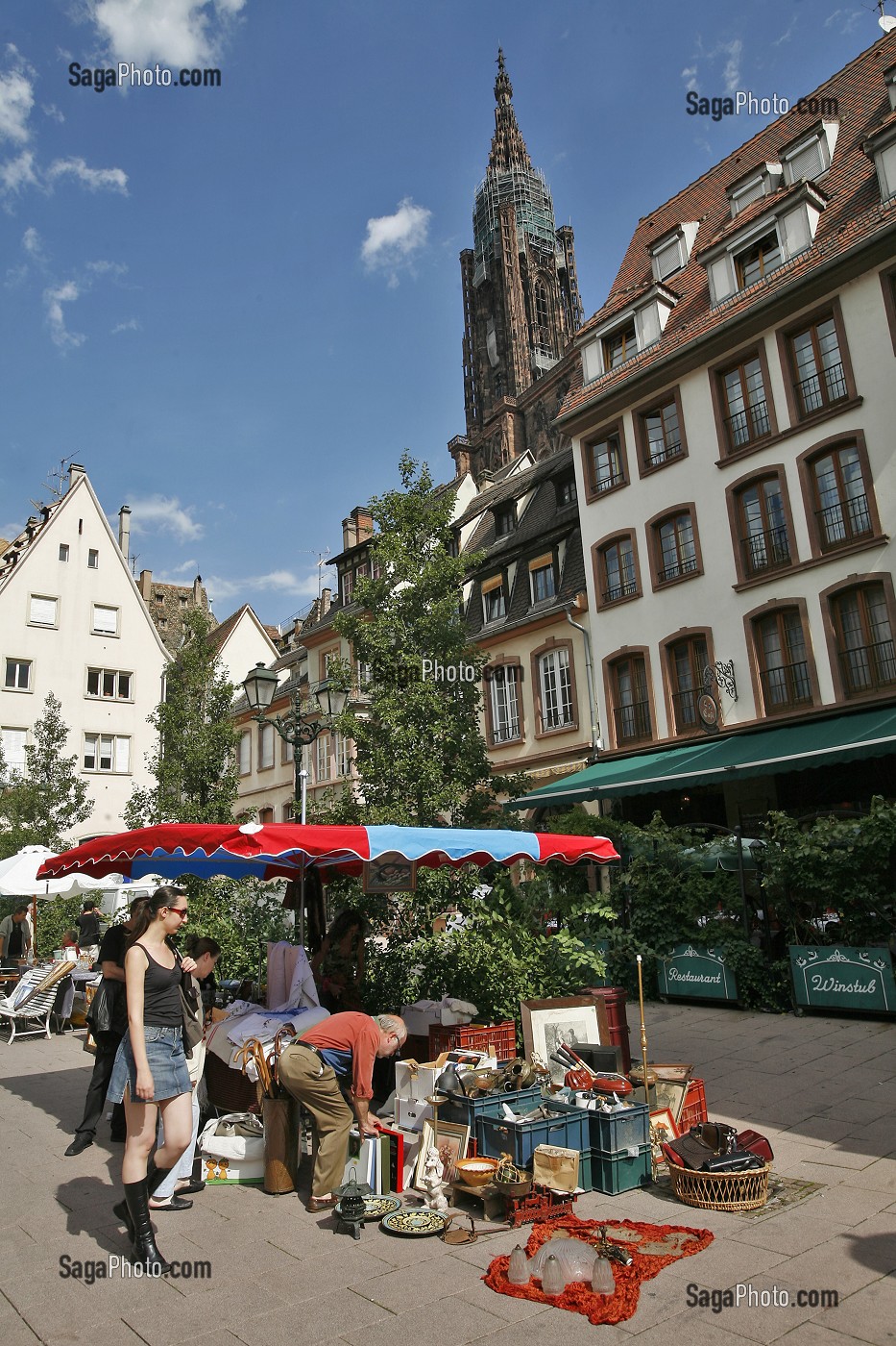 photo de MARCHE AU PUCE, BROCANTE, RUE DU VIEIL HOPITAL, STRASBOURG, BAS RHIN (67), ALSACE