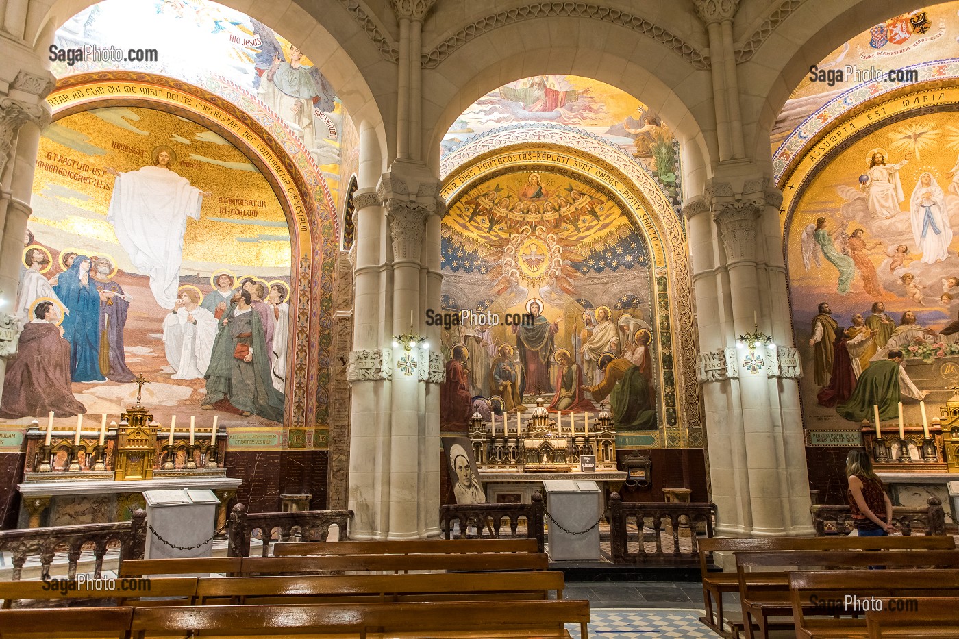photo de INTERIEUR DE LA BASILIQUE NOTRE DAME DU ROSAIRE, LOURDES, (65) HAUTES PYRENEES