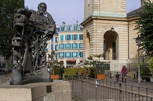 STATUE DE CLAUDE DEBUSSY (1862-1918), COMPOSITEUR FRANCAIS, OEUVRE DU SCULPTEUR MICO KAUFMAN, PLACE DE L' ABBE DE PORCARO, SAINT-GERMAIN-EN-LAYE, YVELINES (78), FRANCE 