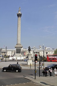 SCENE DE RUE PRES DE LA NELSON COLUMN, TRAFALGAR SQUARE, LONDRES, ANGLETERRE 