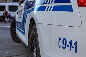 VEHICULE DE POLICE AVEC LE NUMERO D'URGENCE 9.1.1, MONTREAL, QUEBEC, CANADA 