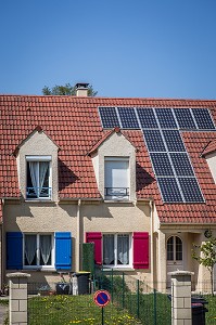 L'ENERGIE SOLAIRE EN VILLE, BREUILLET, (91) ESSONNE, ILE-DE-FRANCE 