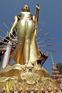 BOUDDHA DORE MARCHANT, TEMPLE BOUDDHIQUE DE BANG SAPHAN, THAILANDE 