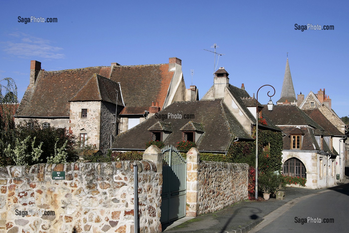 LE VILLAGE FORTIFIE D'HERISSON, ALLIER (03), FRANCE 