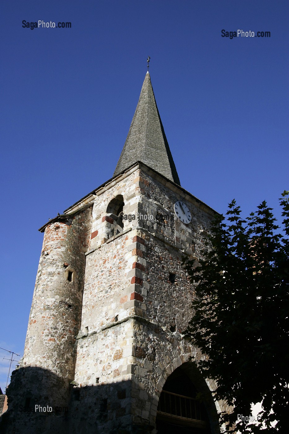 LE DONJON, VILLAGE MEDIEVALE, HERISSON, ALLIER (03), FRANCE 