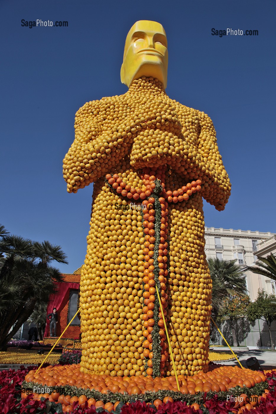 TROPHEE DES OSCARS D'HOLLYWOOD, EXPOSITION DE MOTIFS GEANTS EN AGRUMES SUR LE THEME DU CINEMA, FETE DU CITRON, JARDIN BIOVES, MENTON, ALPES-MARITIMES (06), FRANCE 