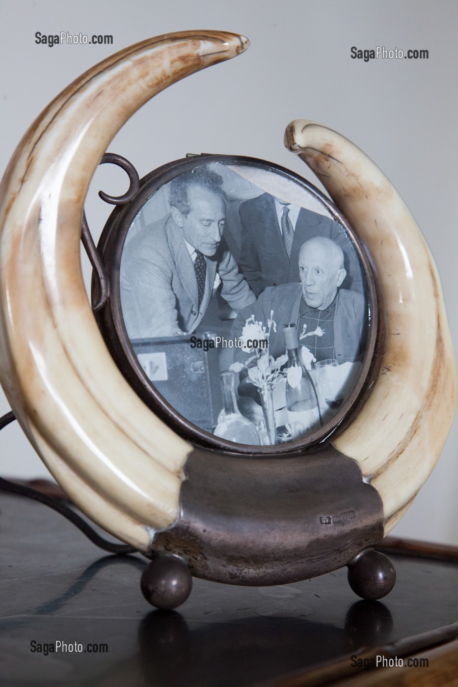 PORTRAIT DE PICASSO ET JEAN COCTEAU, VILLA SANTO SOSPIR DECOREE ENTIEREMENT PAR JEAN COCTEAU, SAINT-JEAN-CAP-FERRAT, ALPES-MARITIMES (06), FRANCE MENTION OBLIGATOIRE: COLLECTION WEISWEILLER / SANTO SOSPIR 