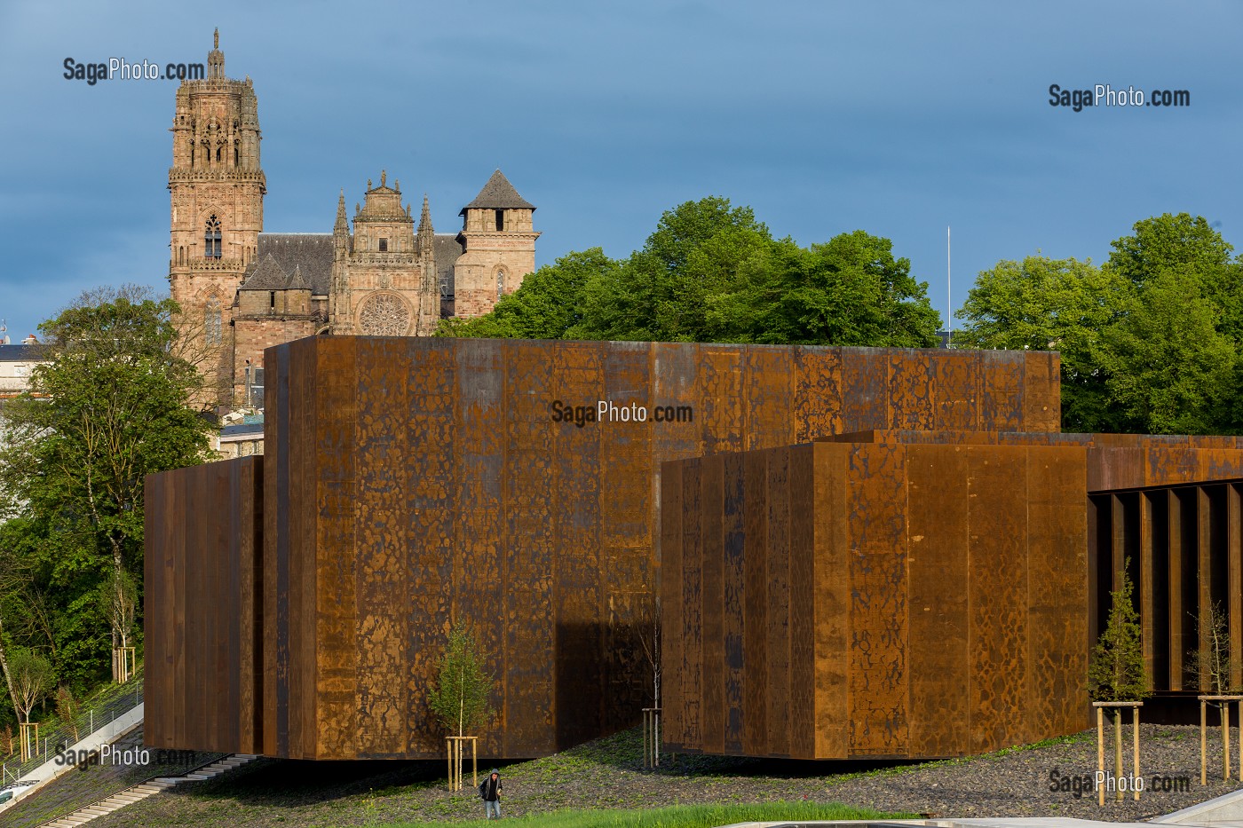 MUSEE SOULAGES, ABRITE LA PLUS GRANDE COLLECTION AU MONDE DE L'ARTISTE, IL A LEGUE A SA VILLE NATALE, PLUS DE 500 OEUVRES, PEINTURES, EAUX-FORTES, SERIGRAPHIES, LITHOGRAPHIES, RODEZ, (12) AVEYRON, MIDI-PYRENEES, FRANCE 