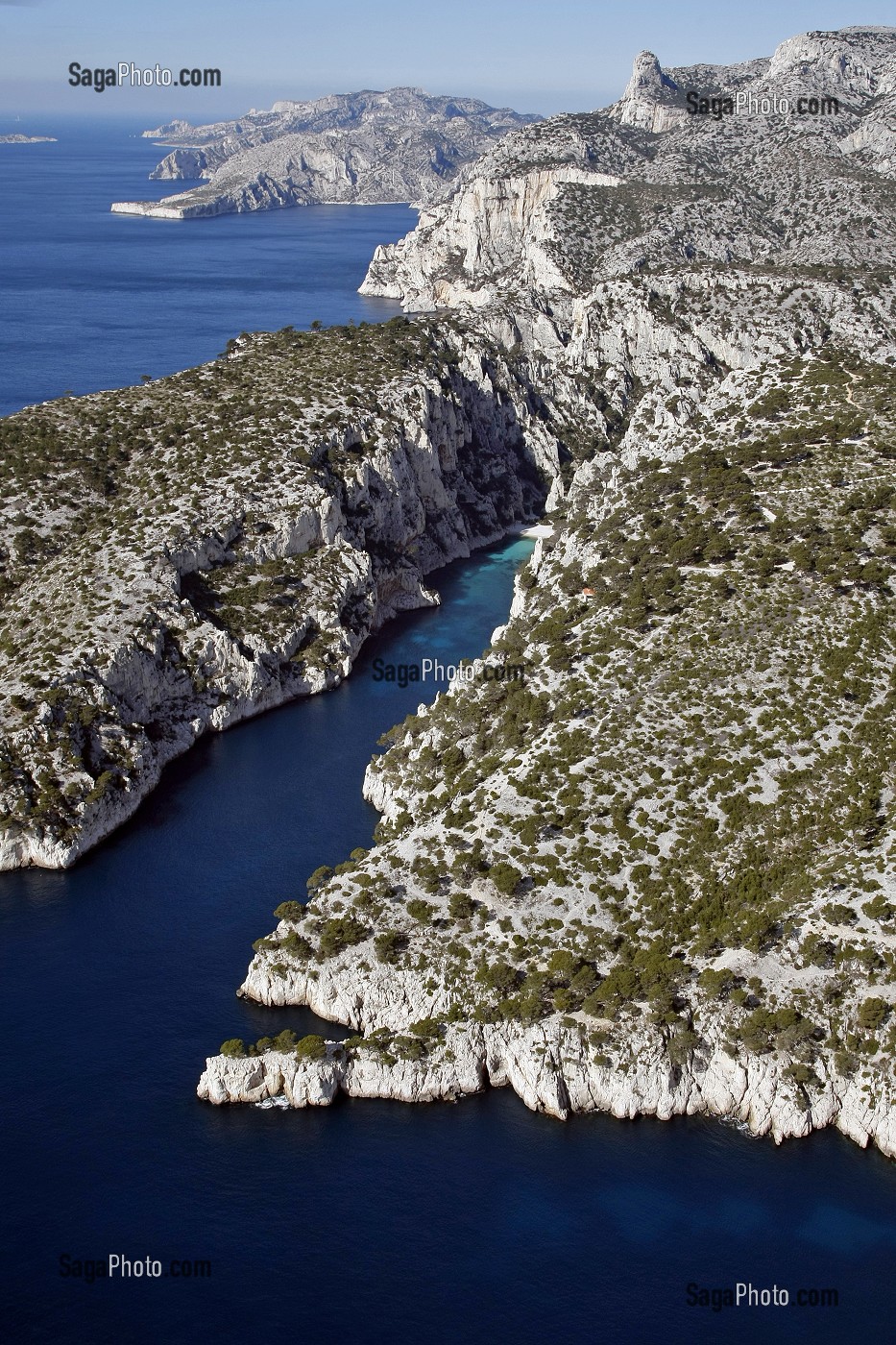 VUE AERIENNE DE LA CALANQUE D'EN VAU, CASSIS, BOUCHES-DU-RHONE (13), FRANCE 