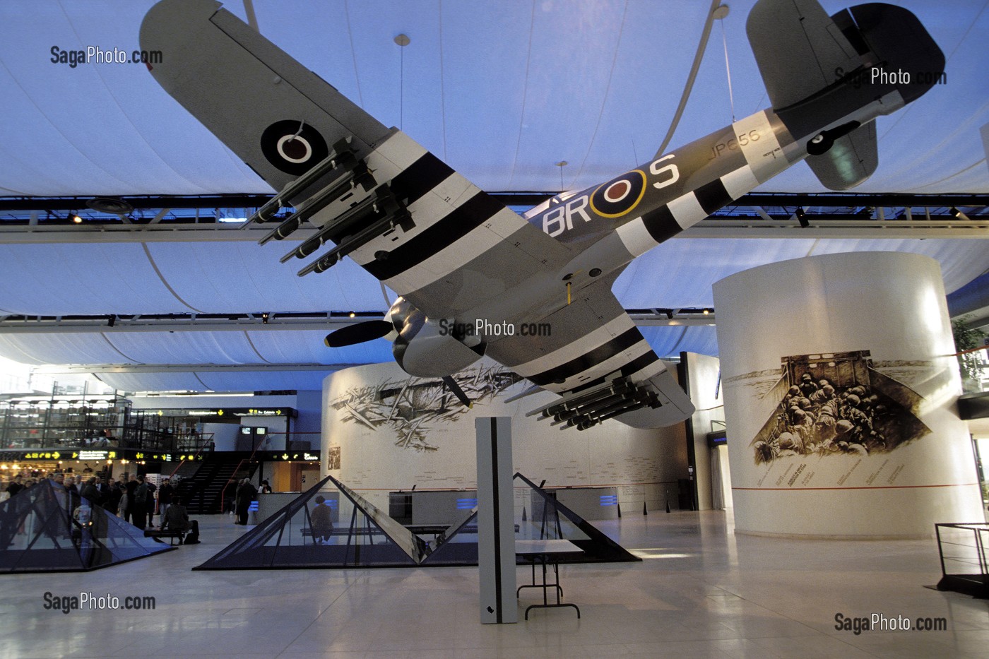 SPITFIRE DE LA ROYAL AIR FORCE, SITE DU DEBARQUEMENT DU 6 JUIN 1944, MEMORIAL DE CAEN, CALVADOS (14), NORMANDIE, FRANCE 