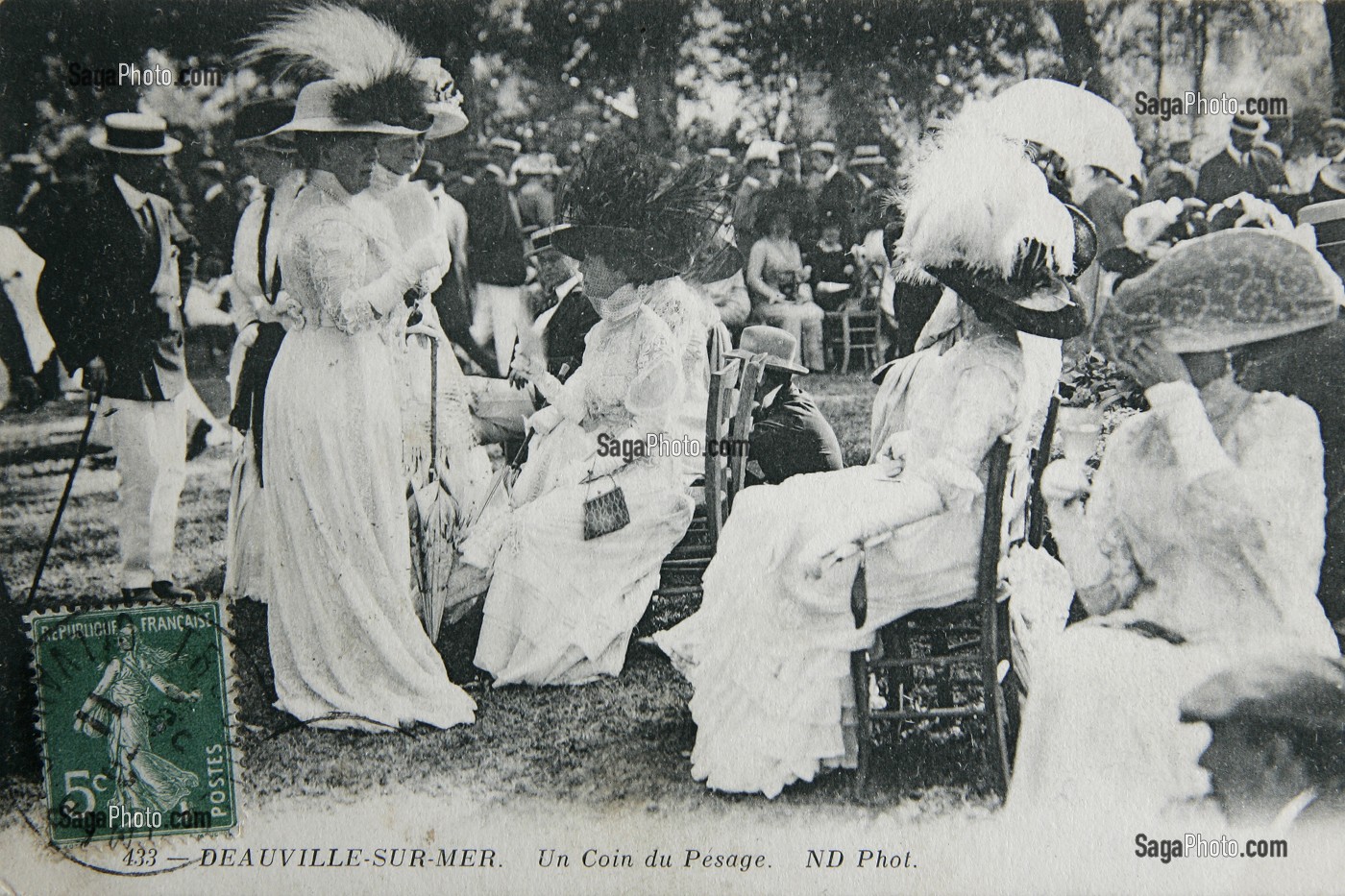LES BELLES TOILETTES SUR LE CHAMP DE COURSES, DEAUVILLE A LA BELLE EPOQUE DEBUT XXEME SIECLE, CALVADOS (14), NORMANDIE, FRANCE, COLLECTION G. HAMEL 