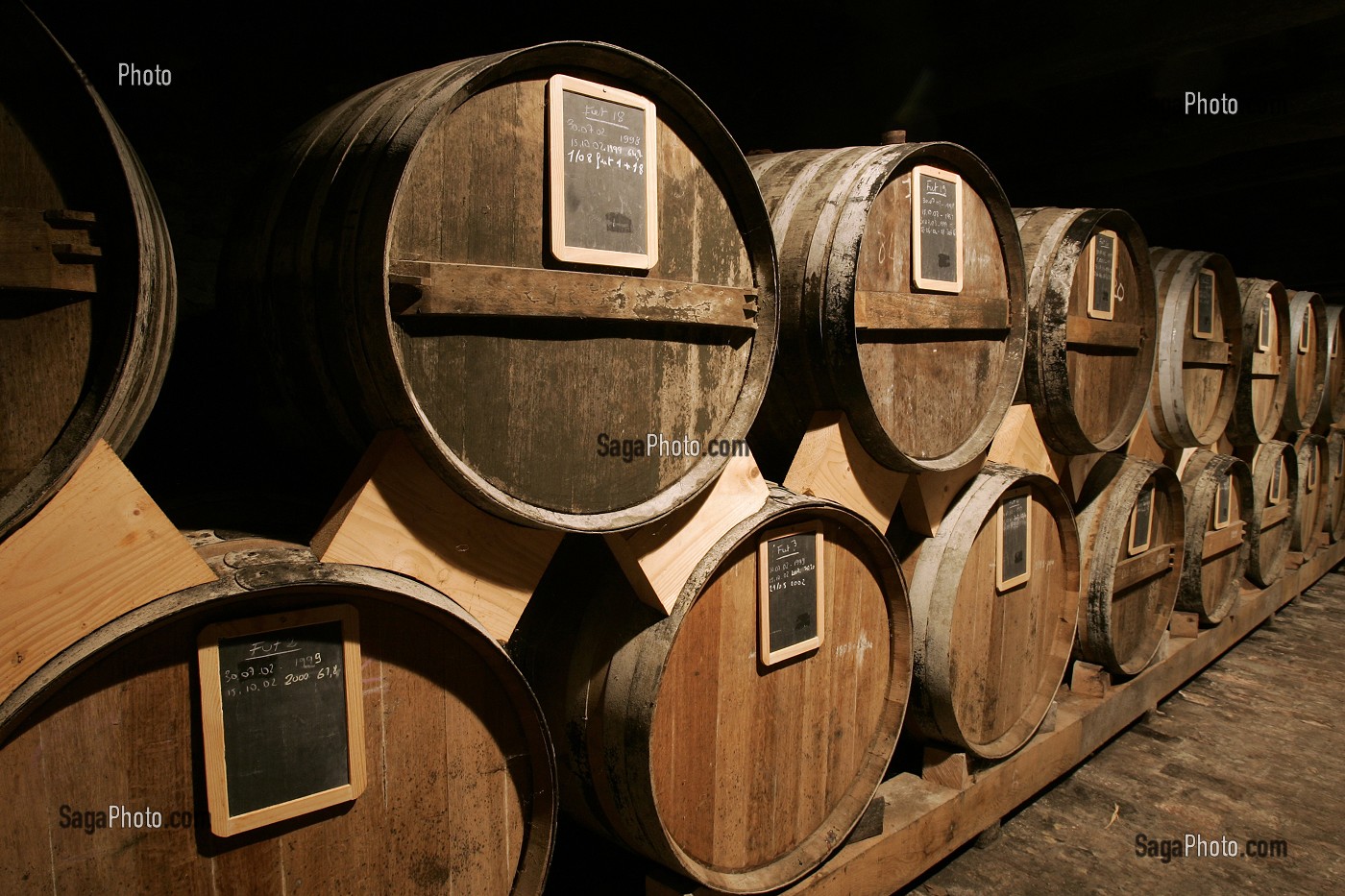 FABRIQUE DE CIDRE DE CALVADOS ARTISANAL, DOMAINE D'APREVAL, HONFLEUR, CALVADOS (14), NORMANDIE, FRANCE 