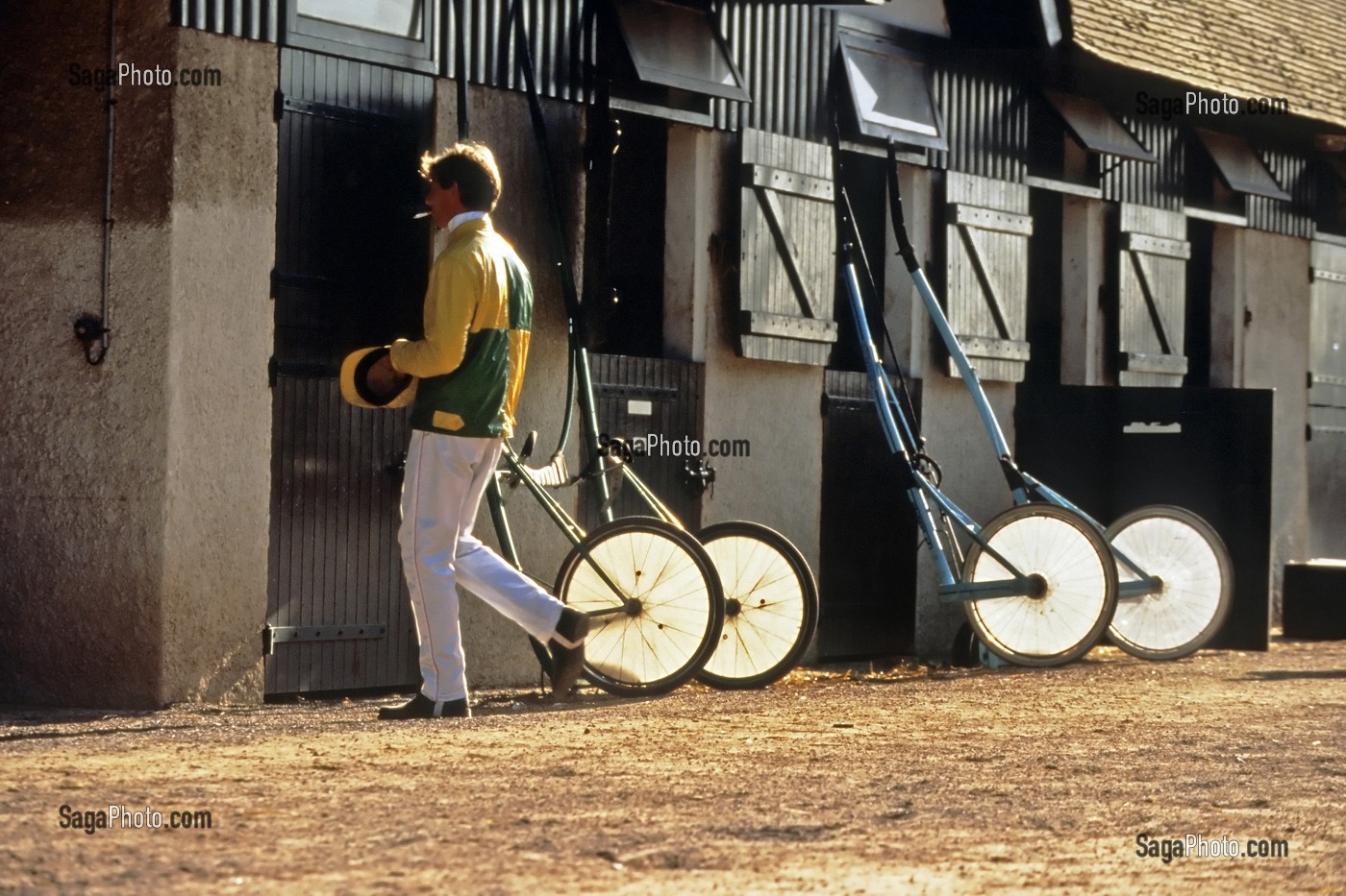 JOCKEY ET BOX, HIPPODROME DE CAEN, CALVADOS (14), NORMANDIE, FRANCE 