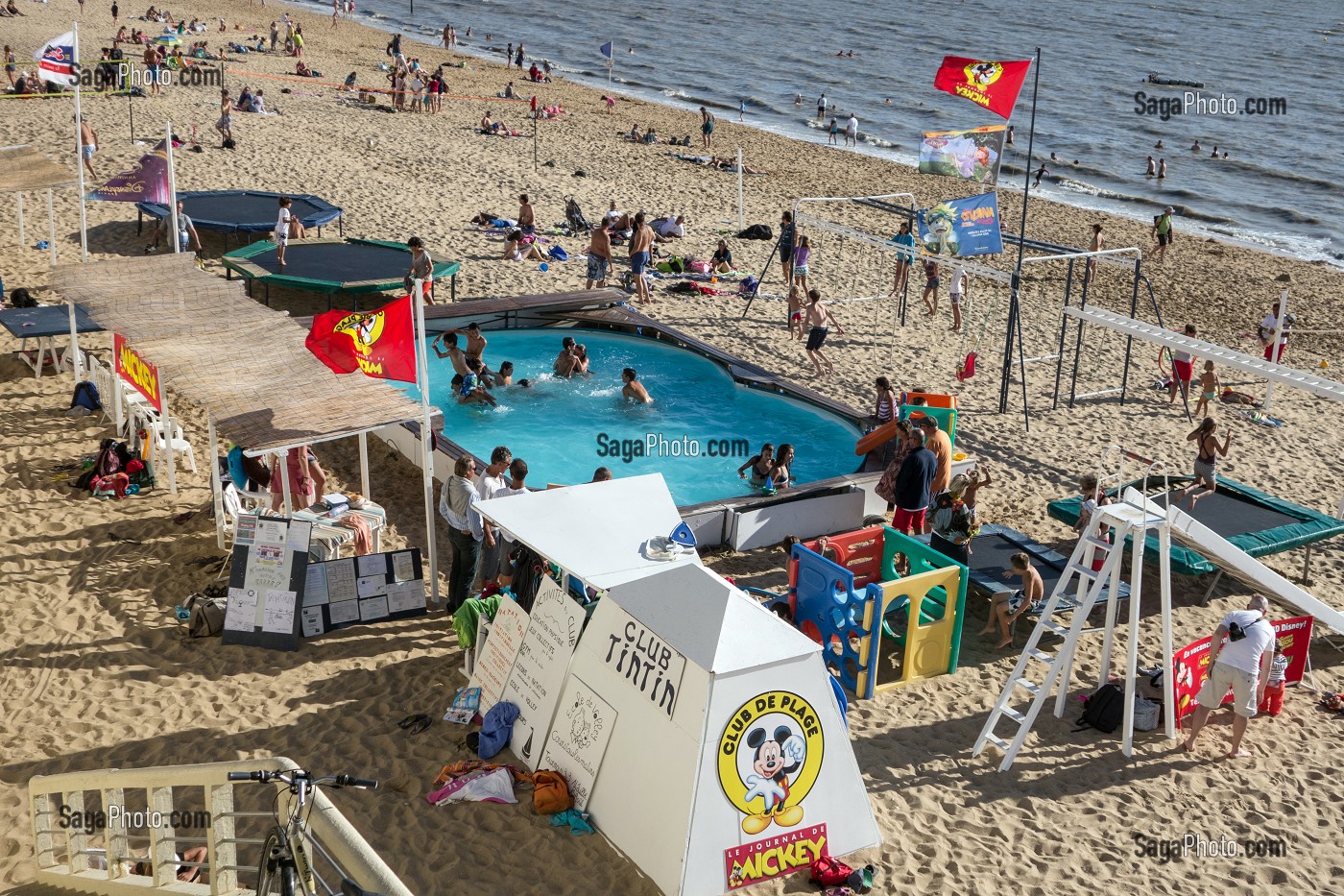 Photo De Club De Plage Pour Les Enfants Avec Mickey Magazine Fouras Charente Maritime 17 France