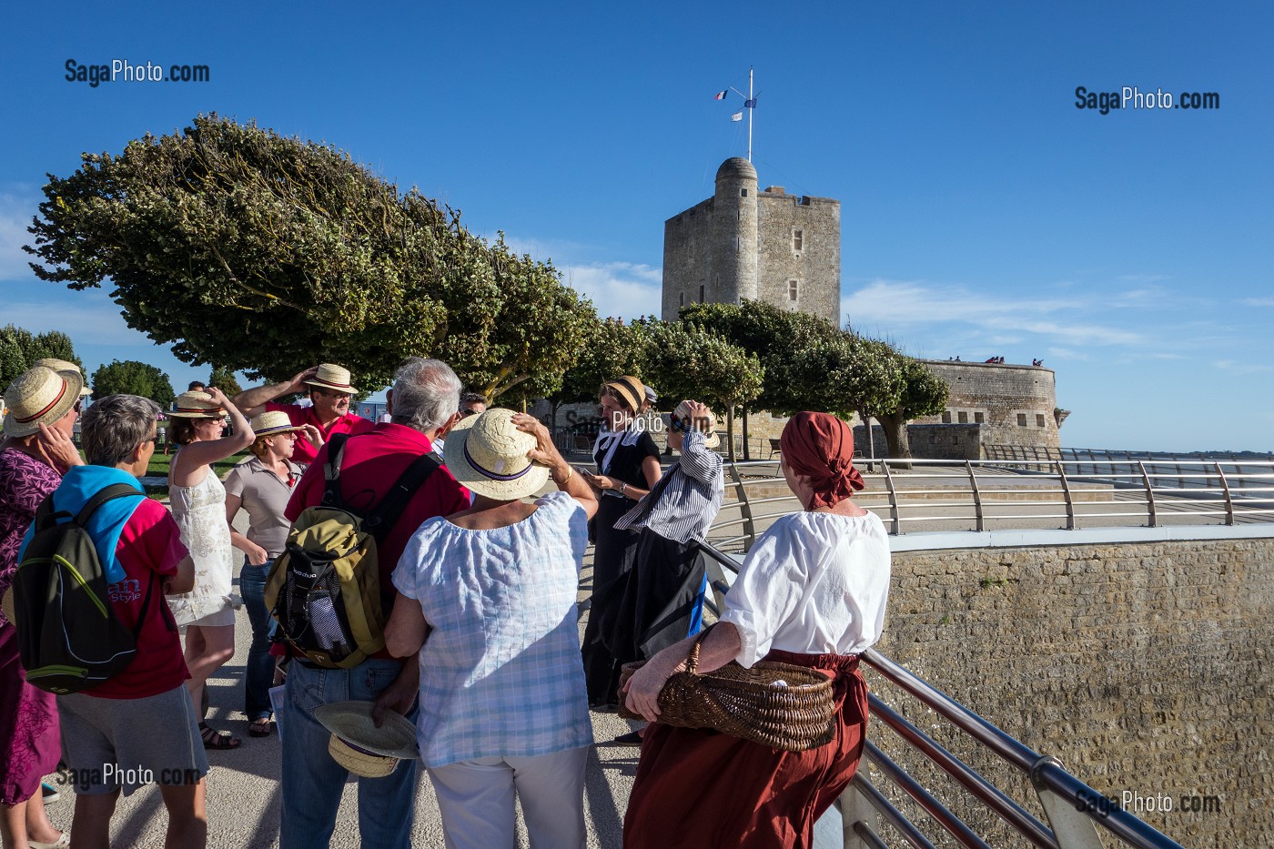 VISITE COMMENTEE ET EN COSTUME D'EPOQUE DU FORT VAUBAN, CHATEAU FORT MEDIEVAL REMANIE PAR VAUBAN AU 17EME SIECLE, FOURAS, CHARENTE-MARITIME (17), FRANCE 
