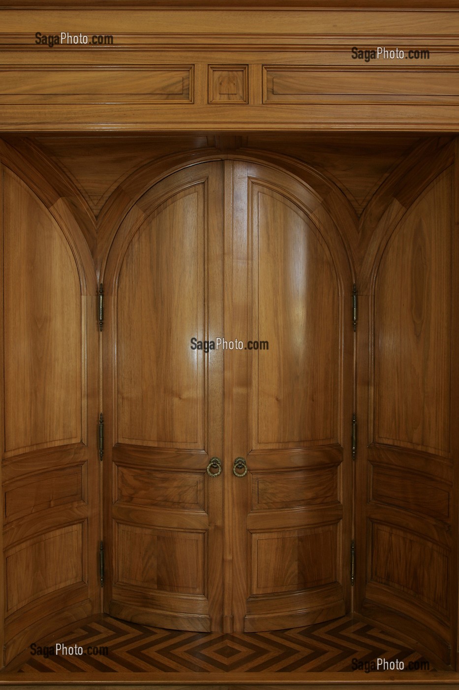 DETAIL D'UNE ARMOIRE, MUSEE DES MEILLEURS OUVRIERS DE FRANCE (MOF), BOURGES, CHER (18), FRANCE 