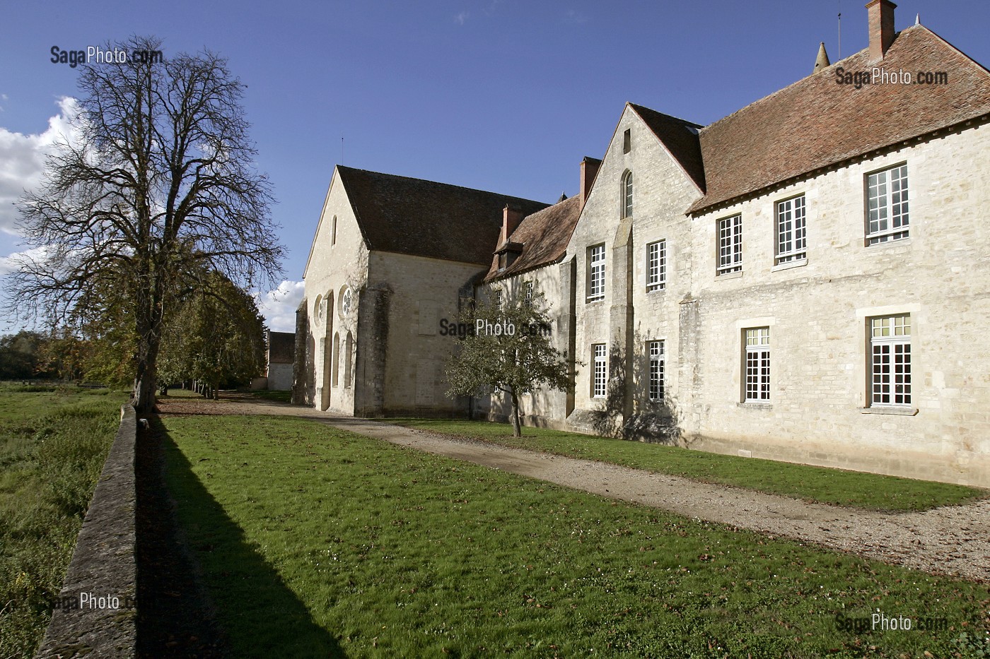 REFECTOIRE, EXTERIEUR, ABBAYE DE NOIRLAC, CHER (18), FRANCE 