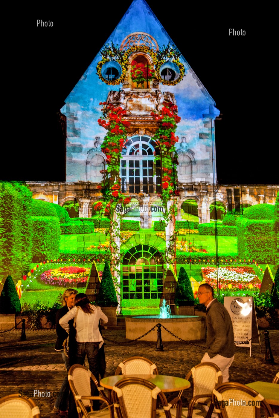 DECOR LUMINEUX DE LA FACADE DE LA CHAPELLE SAINT-ETIENNE, BEAUNE, COTE D'OR (21), BOURGOGNE, FRANCE 
