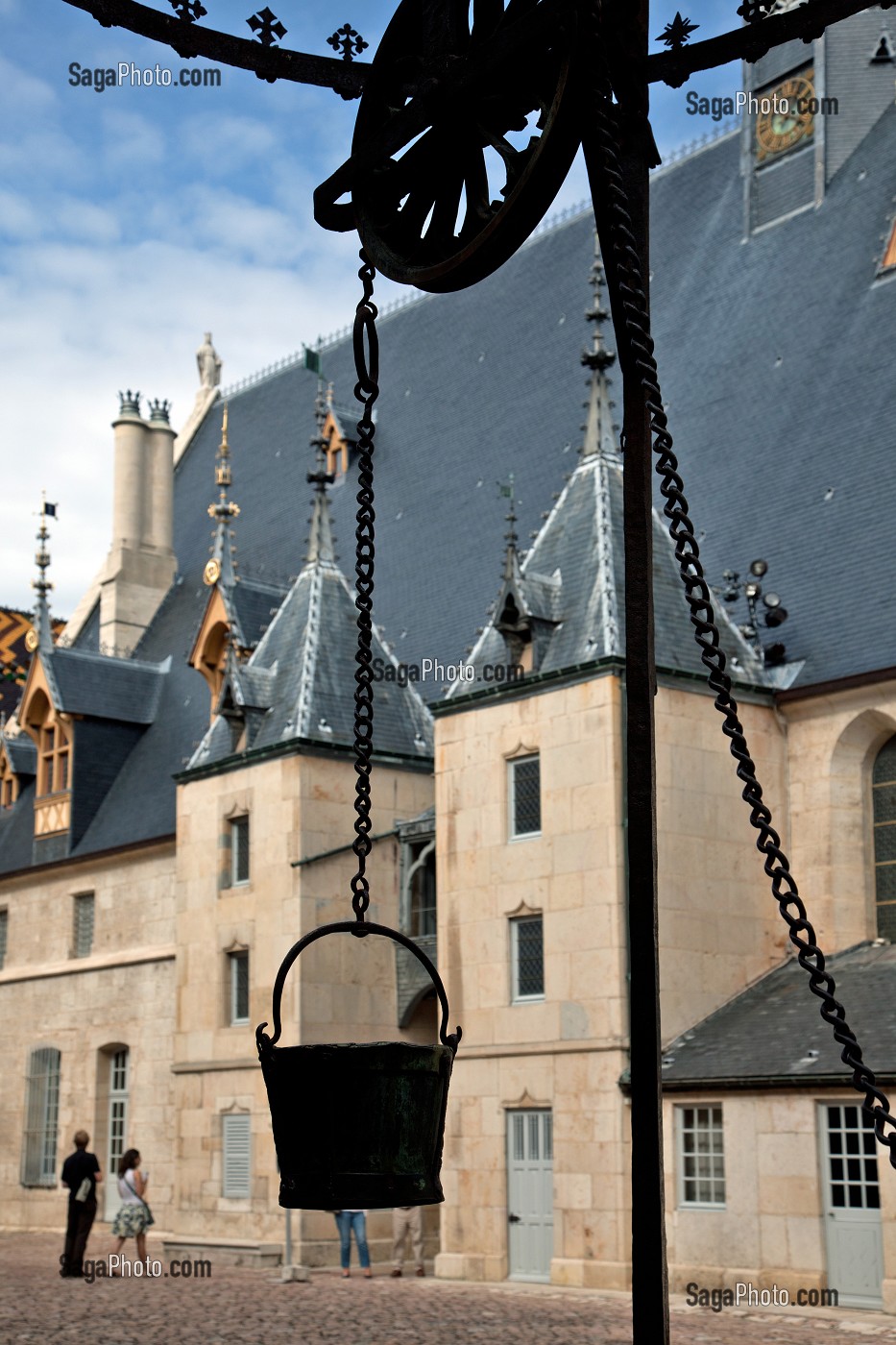 COUR D'HONNEUR DE L'HOTEL-DIEU, HOSPICES DE BEAUNE, HOPITAL POUR LES PAUVRES EDIFIE AU MOYEN AGE, BEAUNE, COTE D’OR (21), BOURGOGNE, FRANCE 