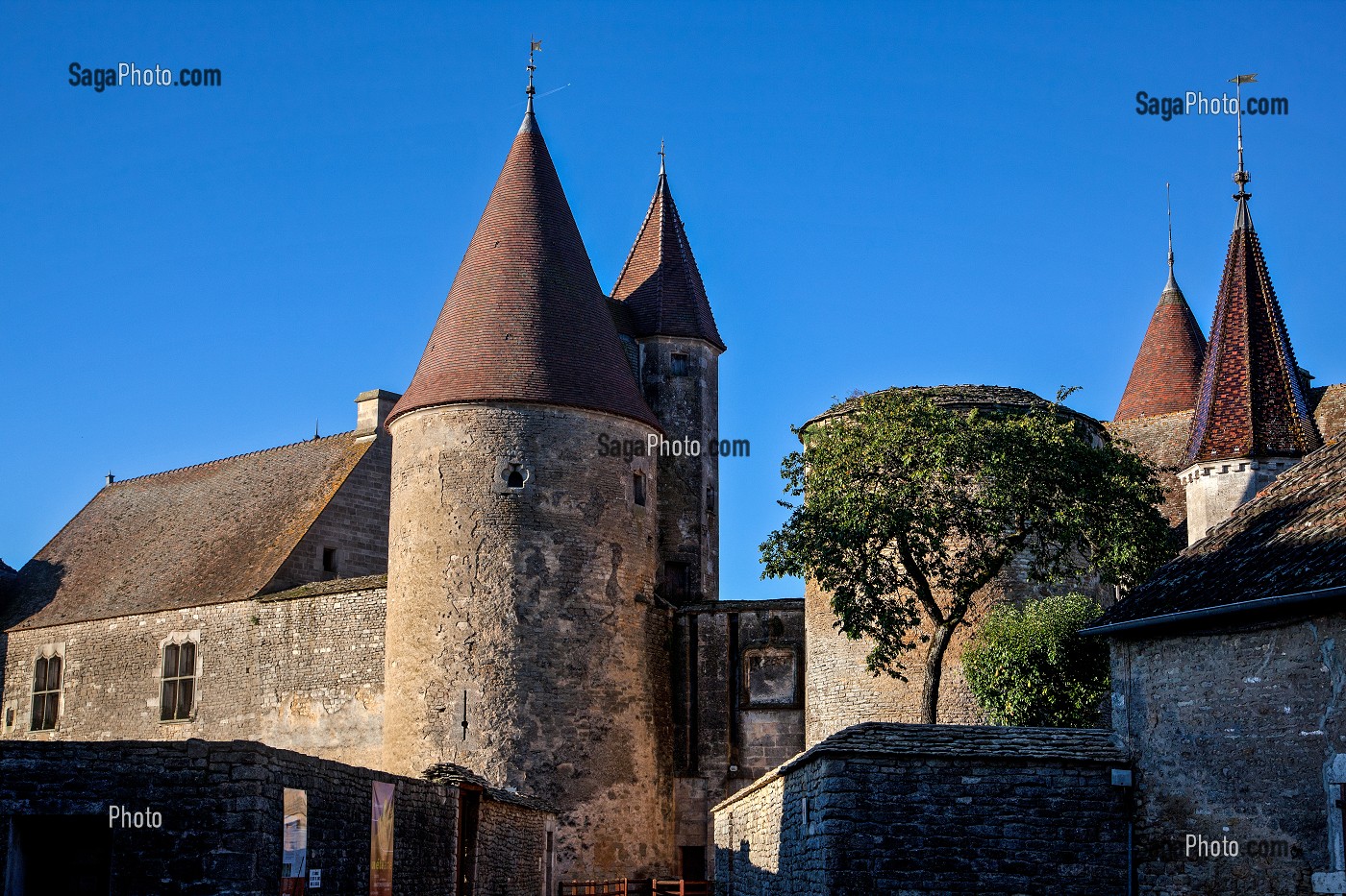 CHATEAU MEDIEVAL DE CHATEAUNEUF-EN-AUXOIS, COTE D’OR (21), BOURGOGNE, FRANCE 