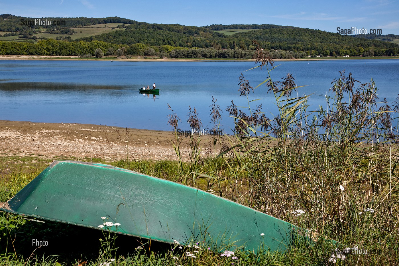 PECHEURS SUR LE LAC DE PANTHIER, COTE D’OR (21), BOURGOGNE, FRANCE 