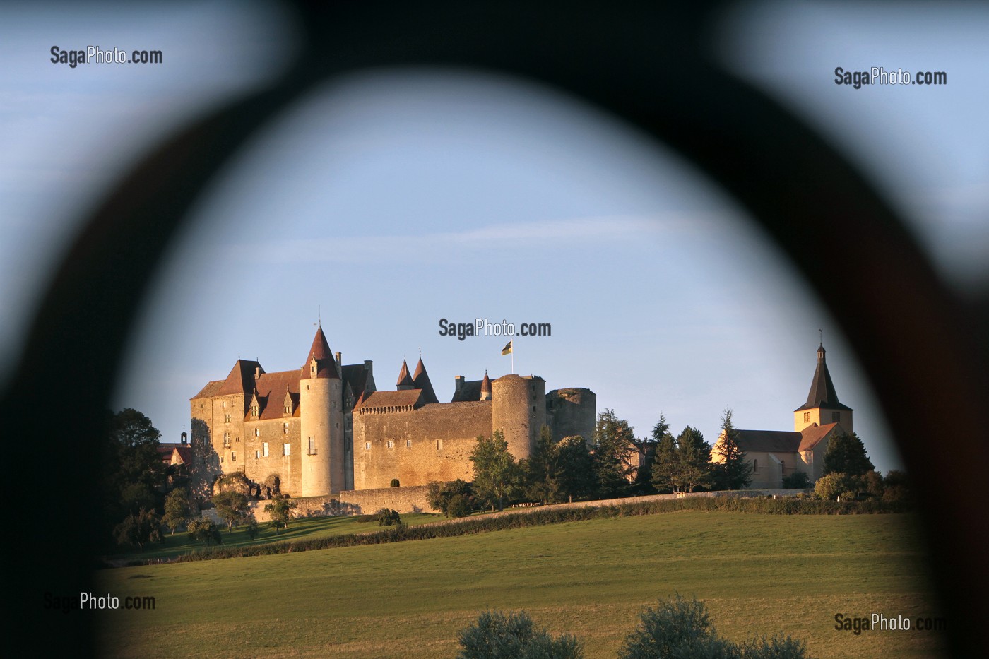 CHATEAU MEDIEVAL DE CHATEAUNEUF-EN-AUXOIS, COTE D’OR (21), BOURGOGNE, FRANCE 