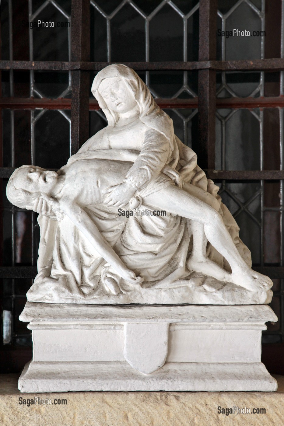 PIETA OU VIERGE DE PITIE, GROUPE SCULPTE EN PIERRE, SALLE SAINT-LOUIS, HOTEL-DIEU, HOSPICES DE BEAUNE, BEAUNE, COTE D’OR (21), BOURGOGNE, FRANCE 