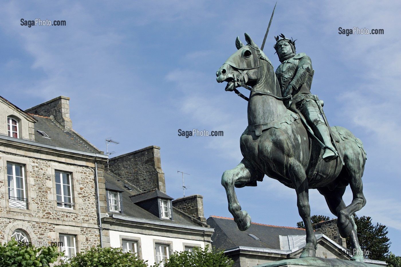 STATUE DE BERTRAND DU GUESCLIN, VILLE MEDIEVALE DE DINAN, COTES D'ARMOR (22), FRANCE 
