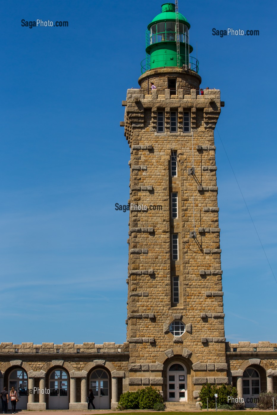 LE PHARE MARITIME DU CAP FREHEL A ETE CONSTRUIT DANS LES ANNEES 50 SUR LA POINTE DU CAP FREHEL, IL ECLAIRE ET SECURISE LE PASSAGE DE LA BAIE DE SAINT-BRIEUC VERS LA RADE SAINT-MALO, PLEVENON, (22) COTES-D’ARMOR, BRETAGNE, FRANCE 