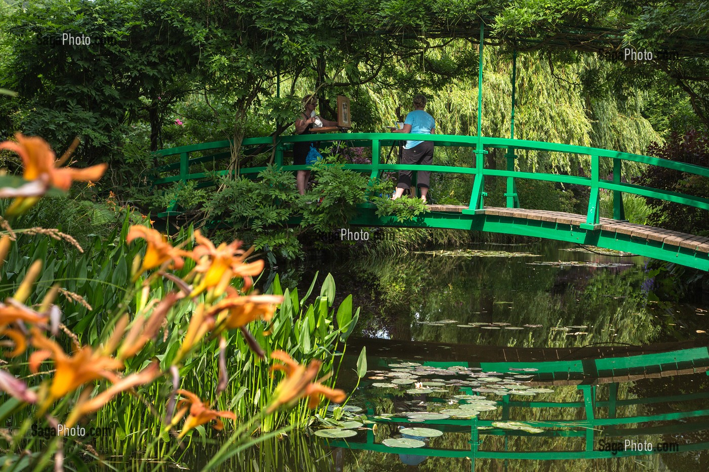 JARDIN D'EAU ET SES NYMPHEAS (NENUPHARS SUR L'ETANG), MAISON DU PEINTRE IMPRESSIONNISTE CLAUDE MONET, GIVERNY, EURE (27), NORMANDIE, FRANCE 