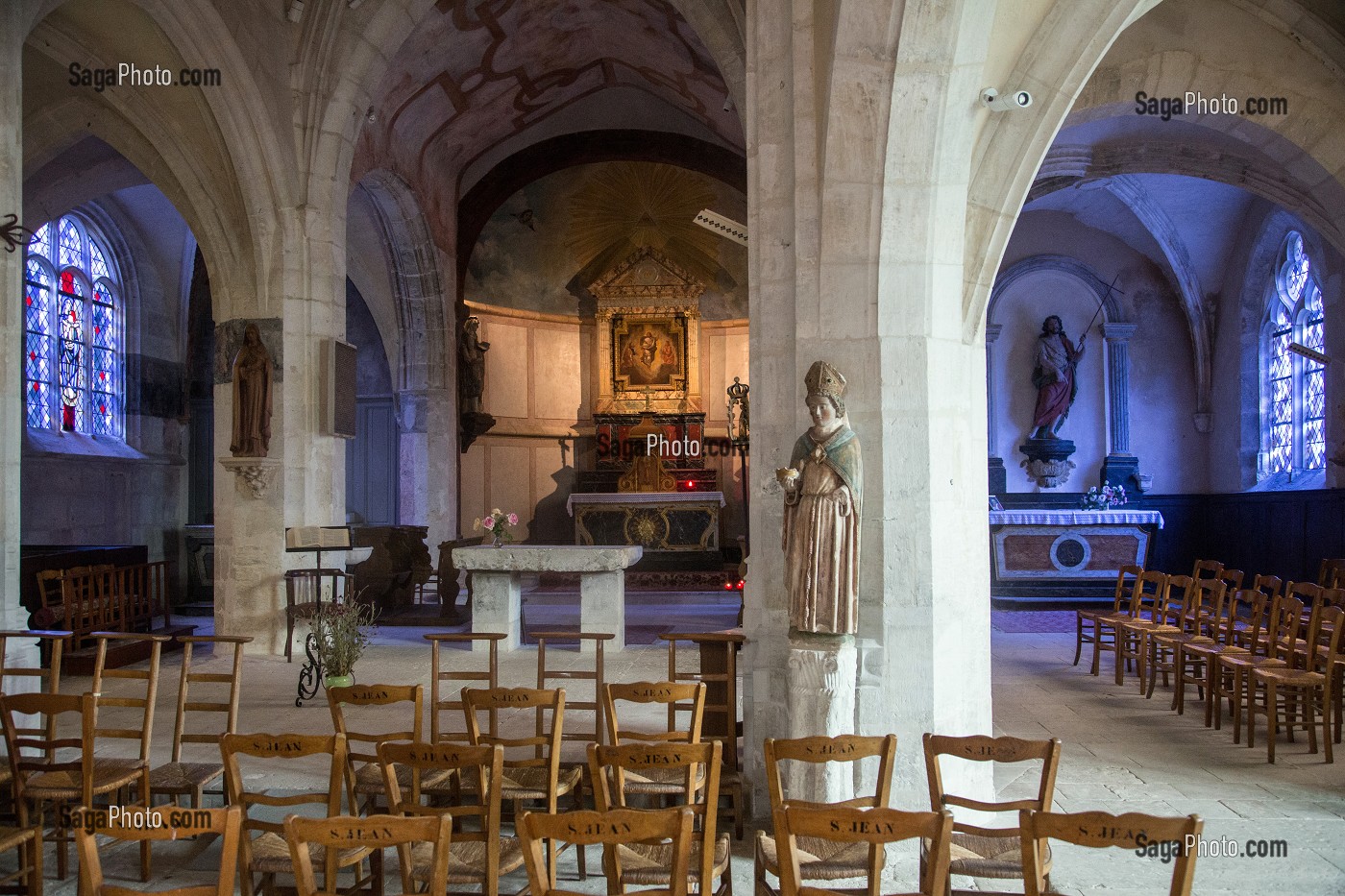 INTERIEUR DE L'EGLISE DE GIVERNY, EURE (27), NORMANDIE, FRANCE 