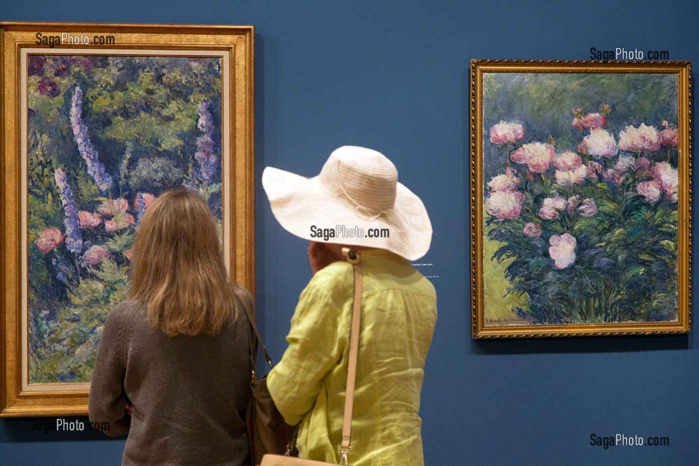 TABLEAU 'LUPINS ET PAVOTS' A DROITE ET 'PIVOINES' A GAUCHE DE BLANCHE HOSCHEDE-MONET (FILLE DE CLAUDE MONET), EXPOSITION PERMANENTE, MUSEE DES IMPRESSIONNISMES, GIVERNY, EURE (27), NORMANDIE, FRANCE 
