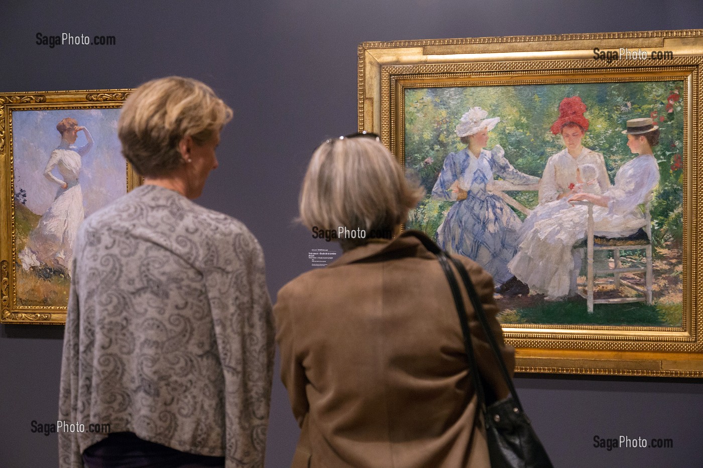 TROIS SOEURS - ETUDE DE LA LUMIERE, 1890, PEINTURE DE EDMUND TARBELL, EXPOSITION 'L'IMPRESSIONNISME ET LES AMERICAINS', MUSEE DES IMPRESSIONNISMES, GIVERNY, EURE (27), NORMANDIE, FRANCE 
