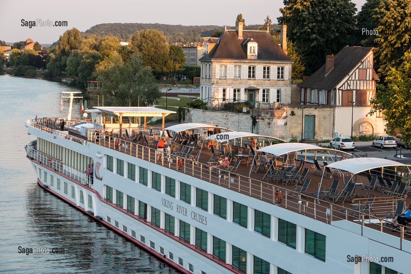 BATEAU DE CROISIERE 'VIKING RIVER CRUISES' SUR LA SEINE DEVANT LA VILLE DE VERNON, EURE (27), NORMANDIE, FRANCE 