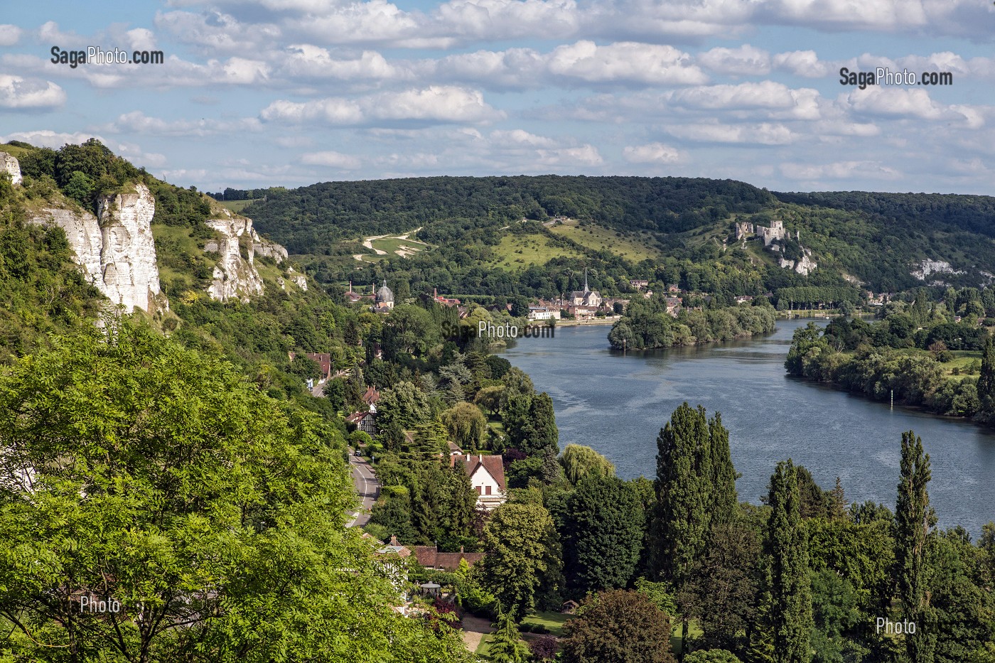 LE PANORAMA DE LA COTE DES DEUX AMANTS SUR LA SEINE, CHATEAU GAILLARD ET LES ANDELYS, EURE (27), NORMANDIE, FRANCE 