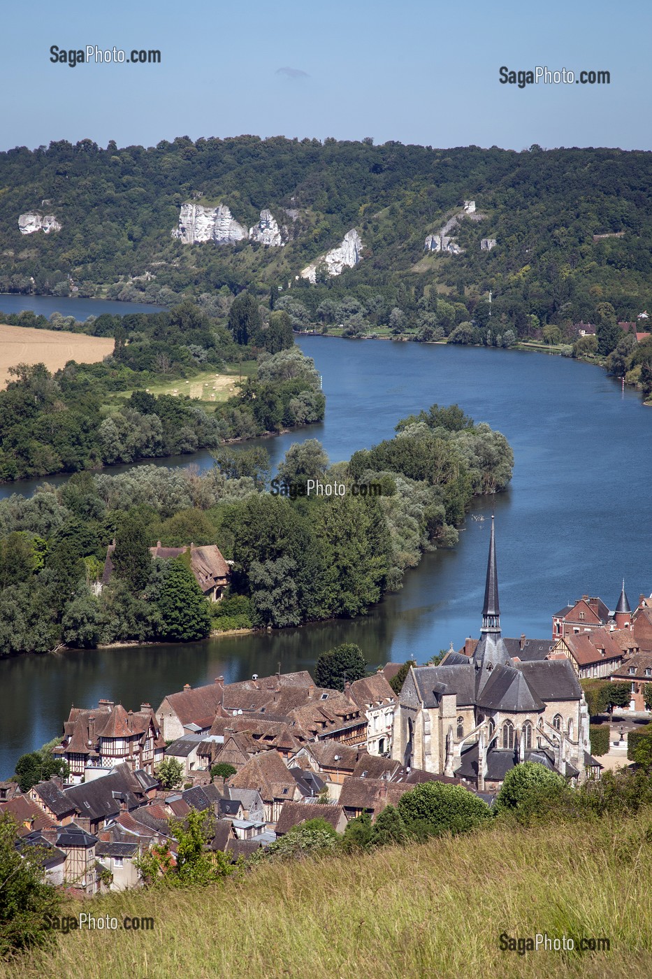 PANORAMA DU CHATEAU GAILLARD SUR LA SEINE, LA FALAISES DE CRAIE BLANCHE ET LE VILLAGE DU PETIT ANDELY, LES ANDELYS, EURE (27), NORMANDIE, FRANCE 