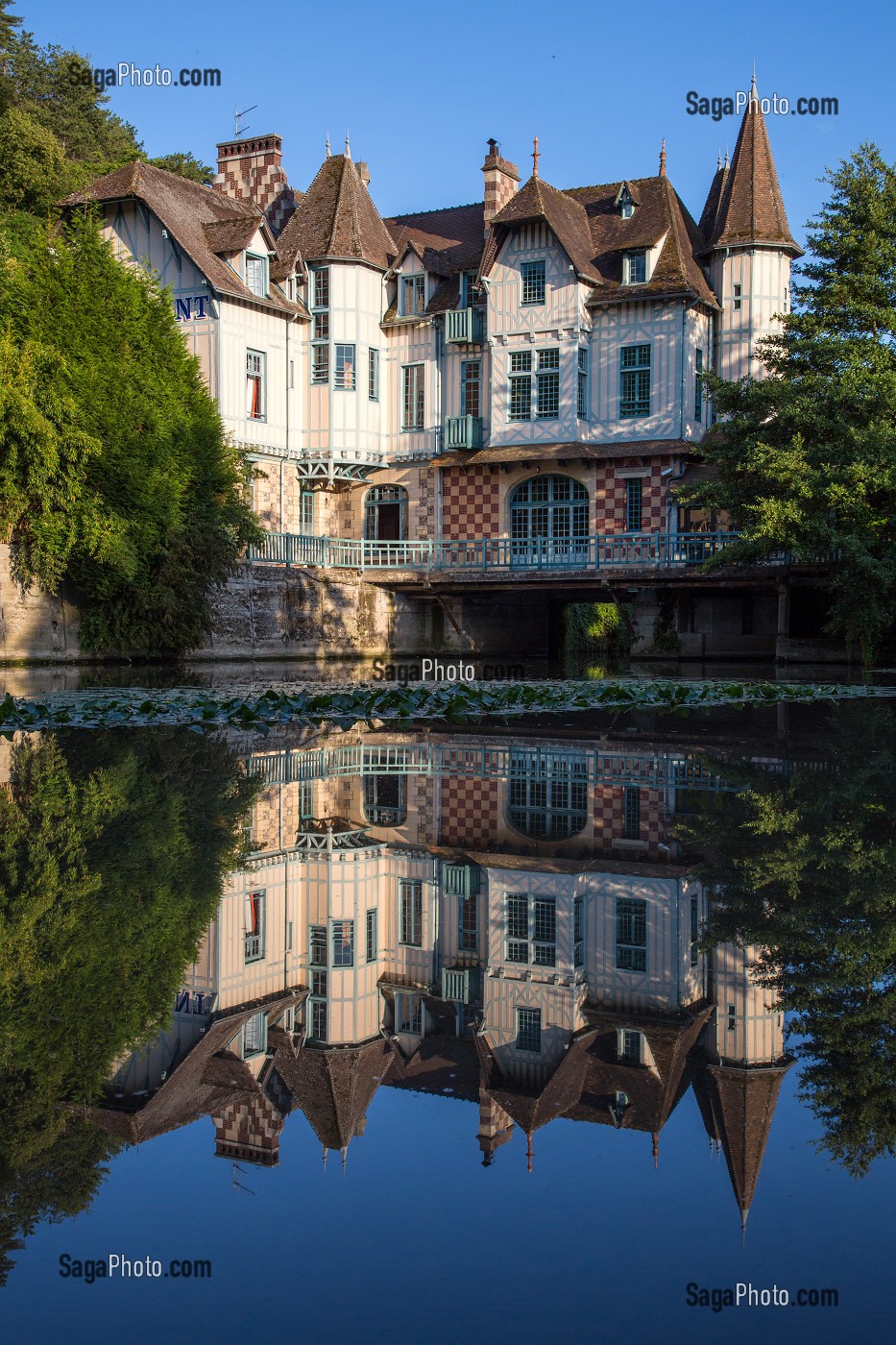 HOTEL-RESTAURANT LE MOULIN DE CONNELLES EN BORDS DE SEINE, EURE (27), NORMANDIE, FRANCE 