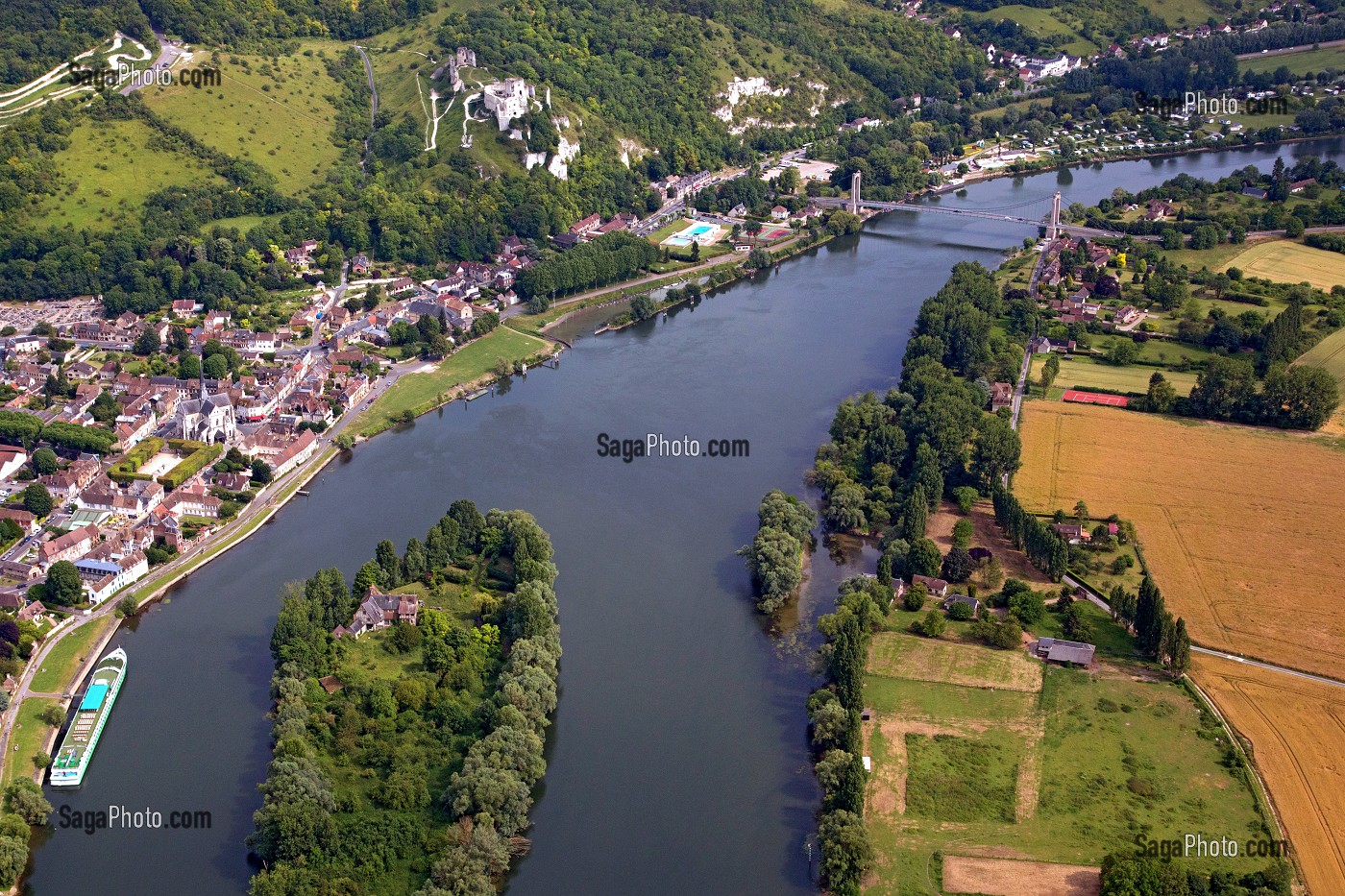 LA SEINE, LE PETIT ANDELY ET CHATEAU GAILLARD, LA VALLEE DE LA SEINE VUE DU CIEL, LES ANDELYS, EURE (27), NORMANDIE, FRANCE 