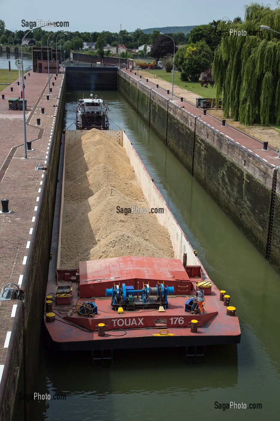 PENICHES DE NAVIGATION FLUVIALE AUX ECLUSES DE POSES, AMFREVILLE-SOUS-LES-MONTS, EURE (27), NORMANDIE, FRANCE 