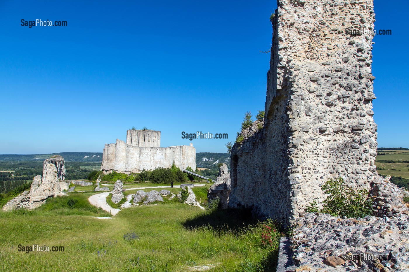 LES MURAILLES DES REMPARTS DE LA FORTERESSE MEDIEVALE DE CHATEAU GAILLARD EDIFIE PAR LE ROI D'ANGLETERRE RICHARD COEUR DE LION EN 1198, LES ANDELYS, EURE (27), NORMANDIE, FRANCE 