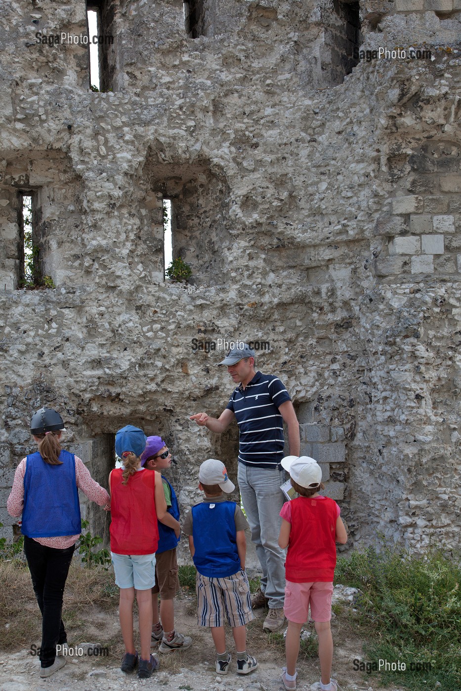 VISITE GUIDEE DU CHATEAU GAILLARD, ANIMATION 'A L'ATTAQUE' DESTINEE AUX ENFANTS, CHATEAU FORT ERIGE PAR RICHARD COEUR-DE-LION ENTRE 1196 ET 1198, LES ANDELYS, EURE (27), FRANCE 