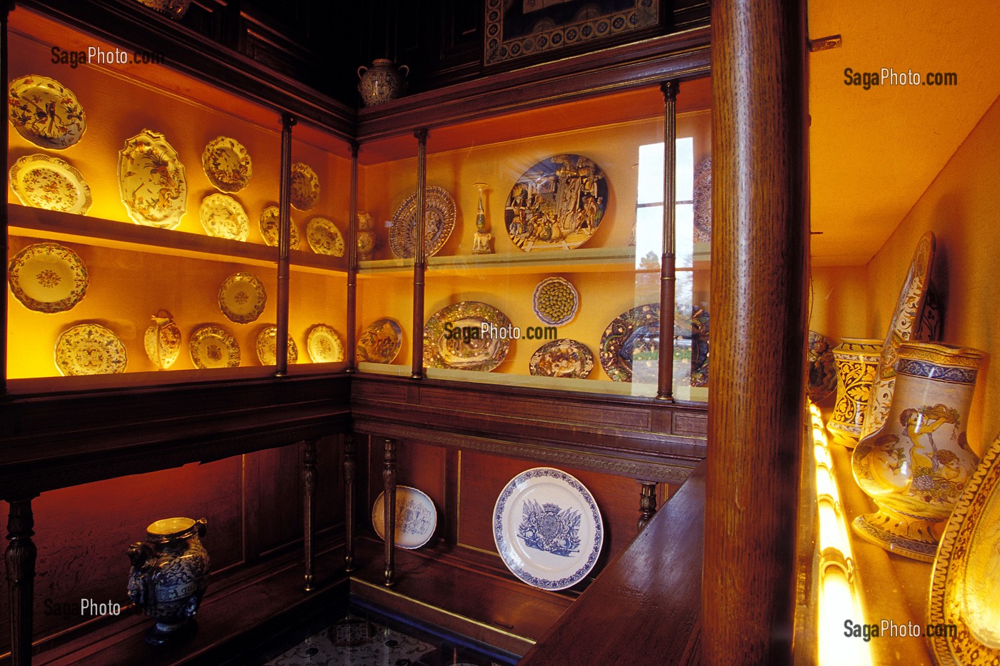 LES VAISSELLES, ASSIETTES D'EPOQUE, CHATEAU D'ANET, EURE-ET-LOIR (28), FRANCE 