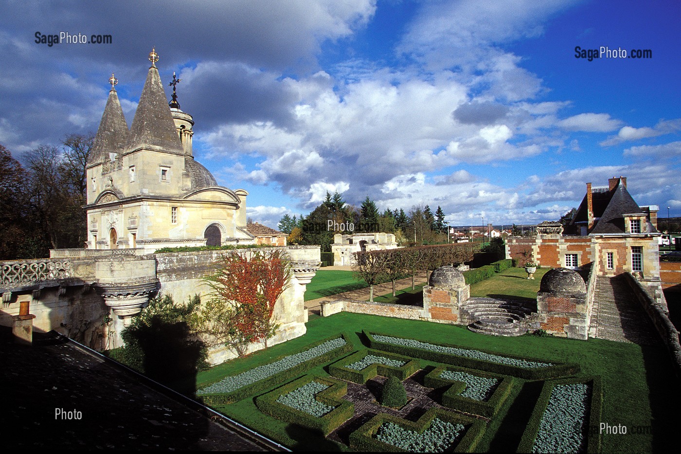 CHAPELLE ET JARDIN, CHATEAU D'ANET, EURE-ET-LOIR (28), FRANCE 