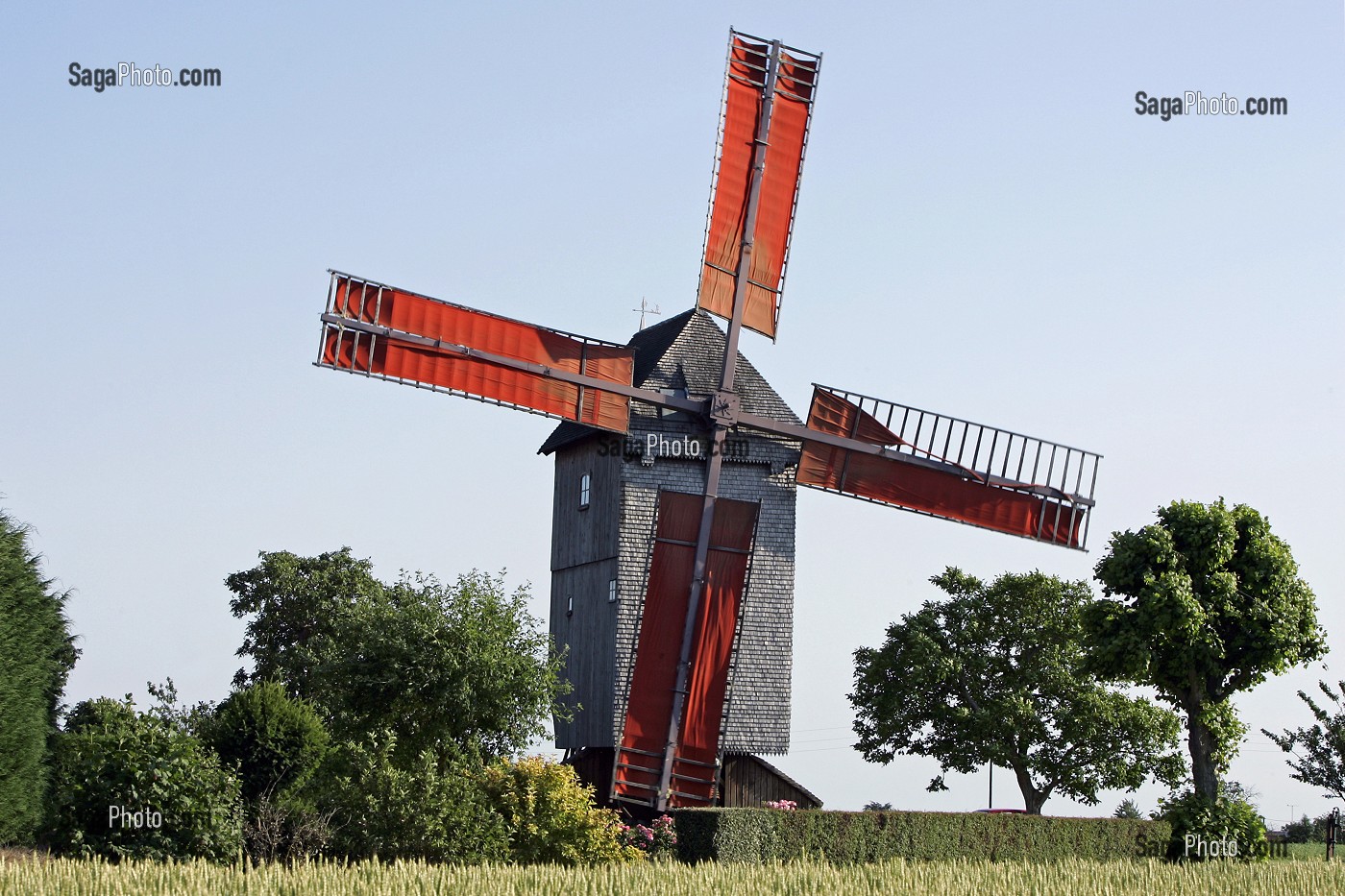 MOULIN A VENT DU BOIS DE FEUGERES, BEAUCE, EURE-ET-LOIR (28), FRANCE 