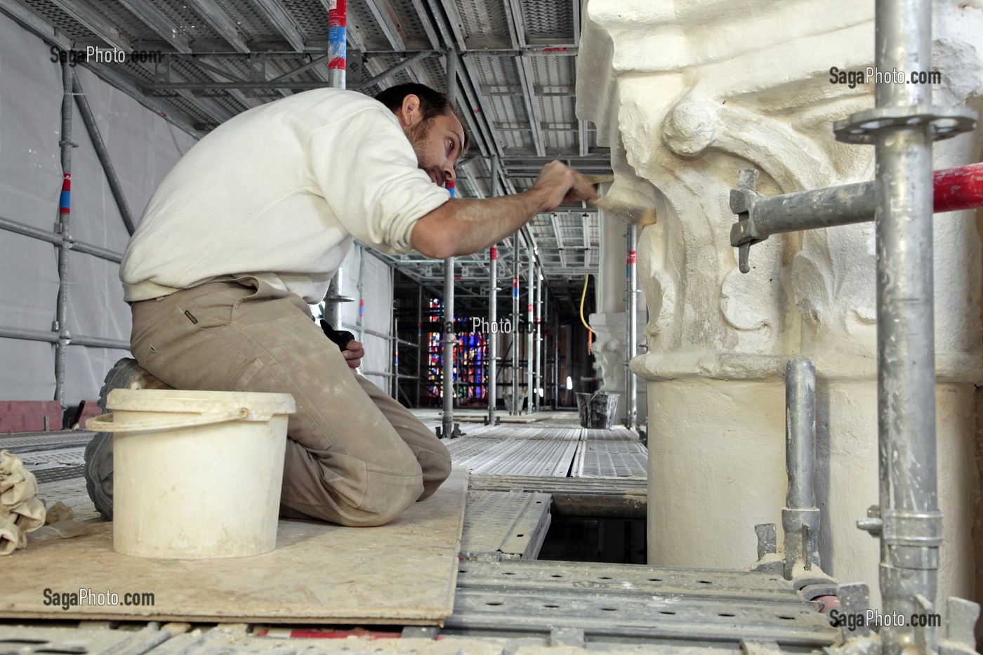 CHANTIER DE RESTAURATION INTERIEURE POUR LA SAUVEGARDE DU MONUMENT AFIN QUE LA CATHEDRALE RETROUVE L'ECLAT DE SON ARCHITECTURE ORIGINELLE DU XIII EME SIECLE, CHARTRES, EURE-ET-LOIR (28), FRANCE 