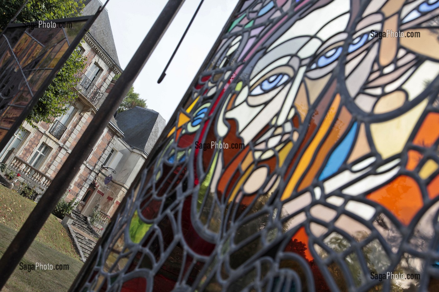EXPOSITION DE VITRAUX CONTEMPORAINS, ATELIERS LOIRE, EURE-ET-LOIR, FRANCE