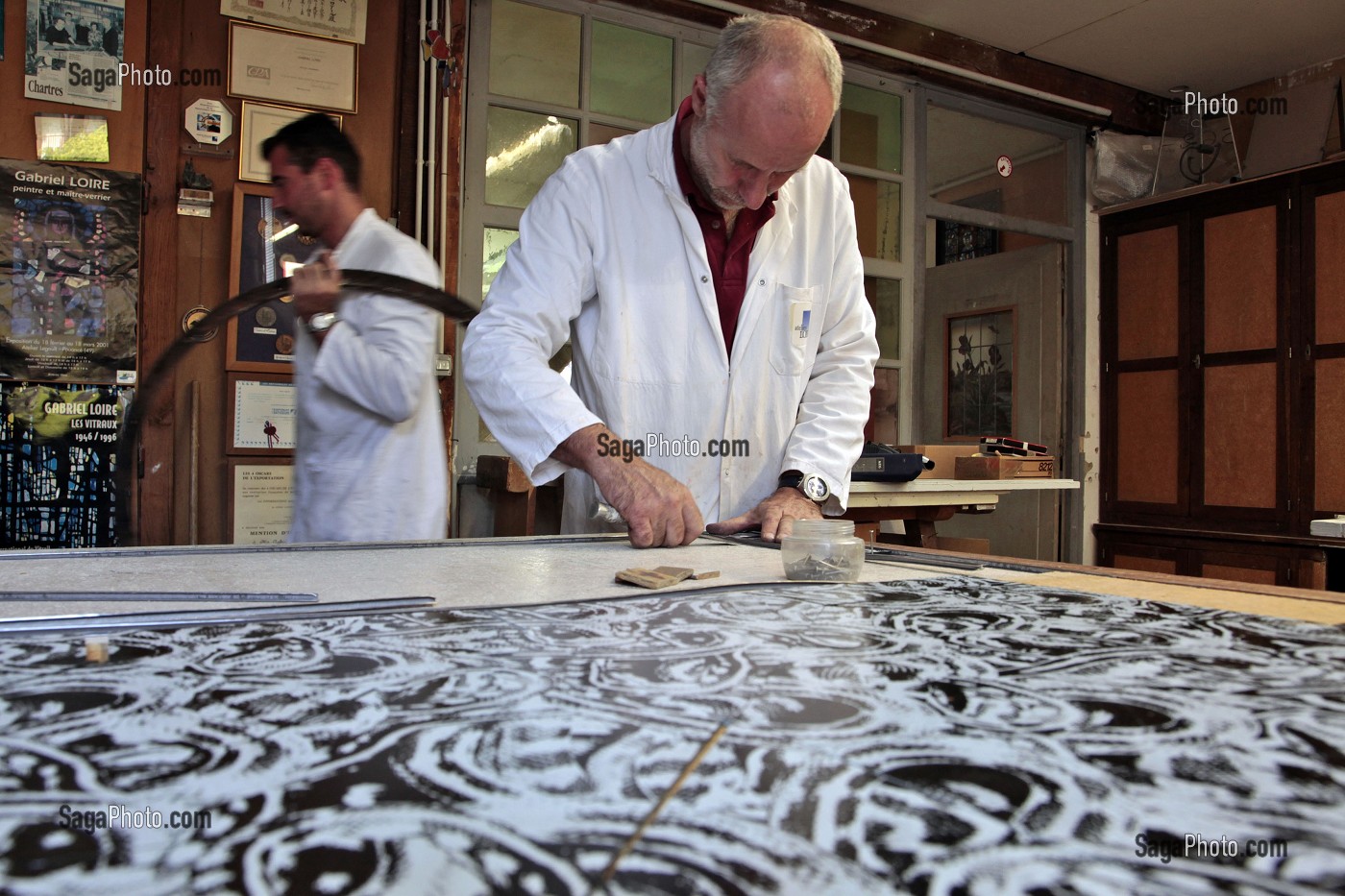 HERVE LOIRE, MAITRE VERRIER DES ATELIERS LOIRE, EURE-ET-LOIR, FRANCE