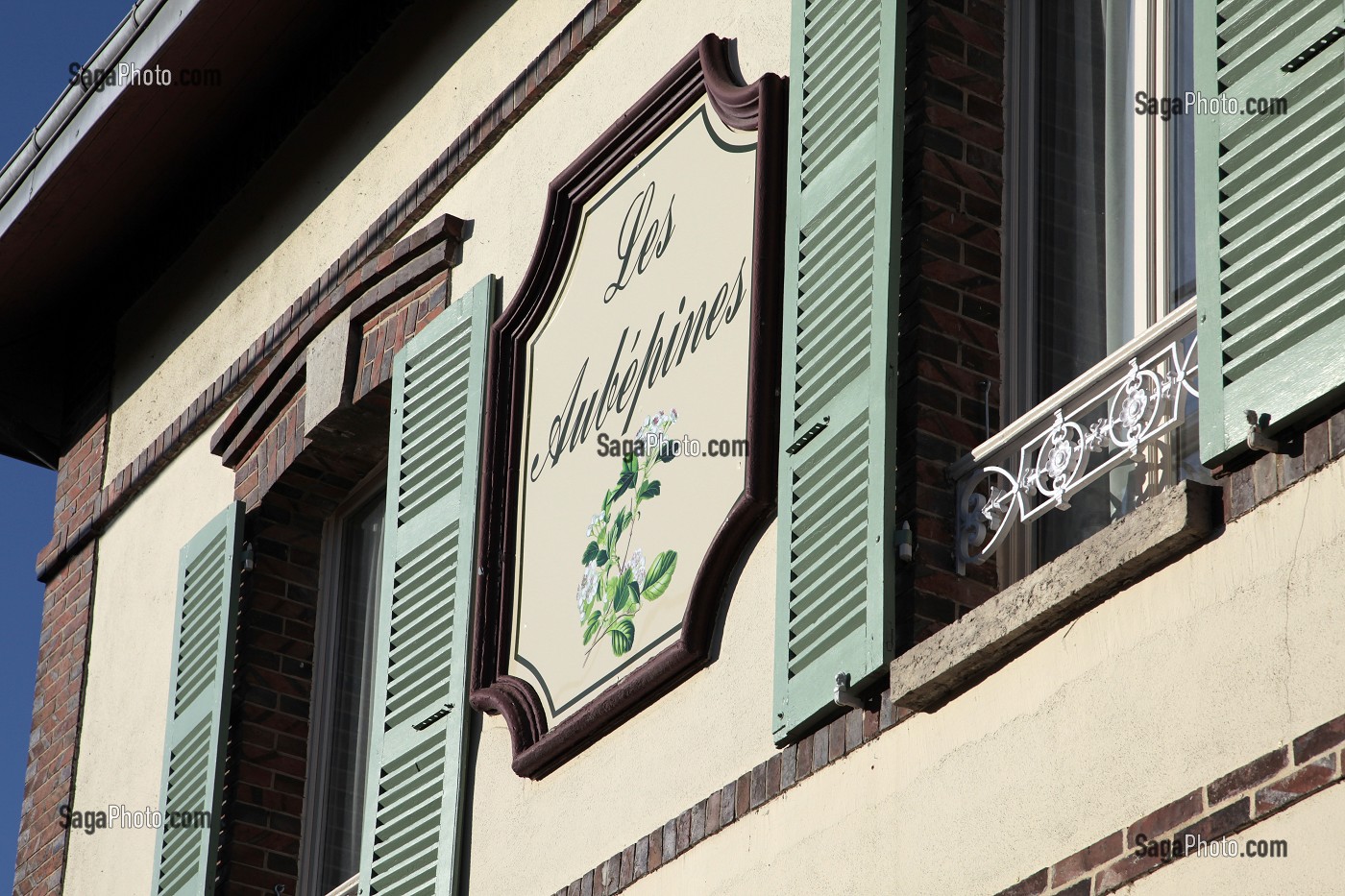 FACADE DE L'HOTEL - LES AUBEPINES -, ILLIERS-COMBRAY, VILLAGE IDEAL DE L'ENFANCE DE L'ECRIVAIN MARCEL PROUST DANS SON ROMAN - A LA RECHERCHE DU TEMPS PERDU - EURE-ET-LOIR (28), FRANCE 