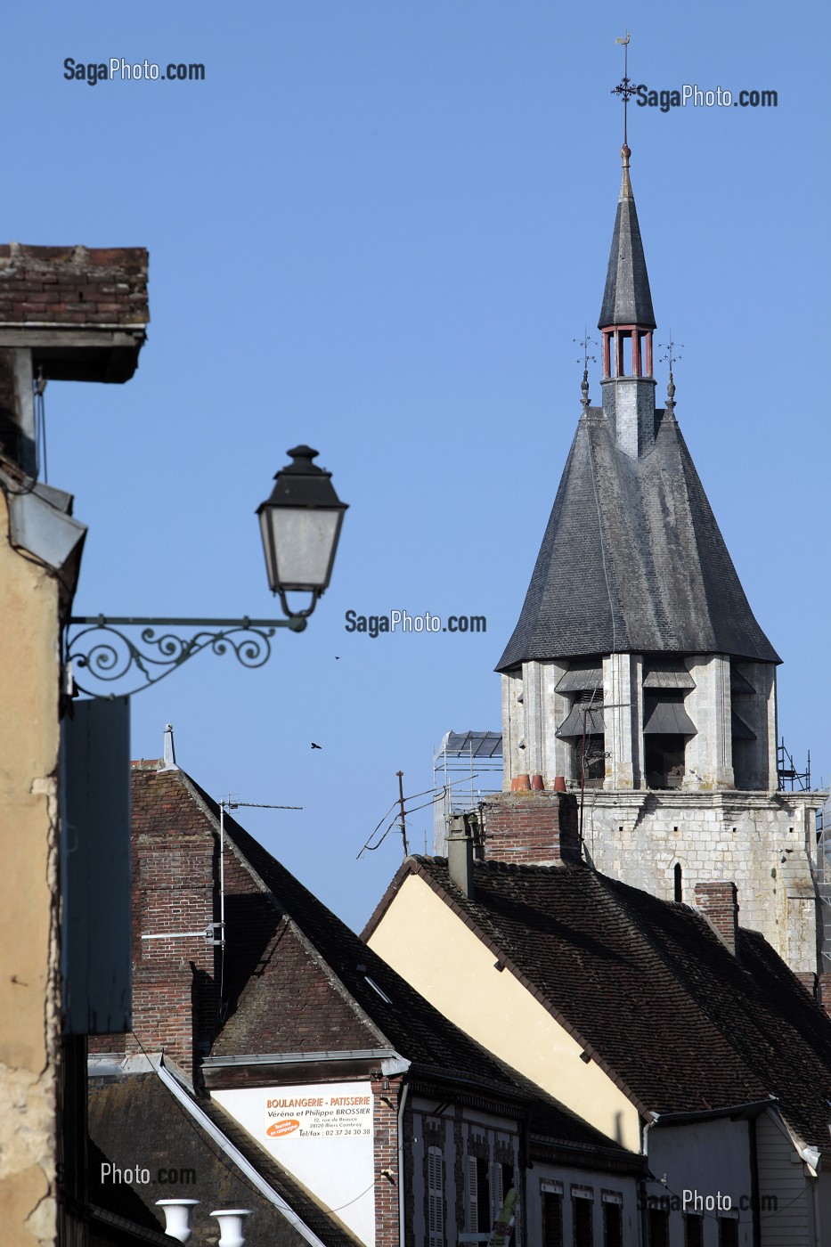 CLOCHER DE L'EGLISE SAINT-JACQUES, ILLIERS-COMBRAY, VILLAGE IDEAL DE L'ENFANCE DE L'ECRIVAIN MARCEL PROUST DANS SON ROMAN - A LA RECHERCHE DU TEMPS PERDU -, EURE-ET-LOIR (28), FRANCE 